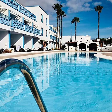 Bellisima 200m From The Ocean With Pool, Wifi Sat-tv