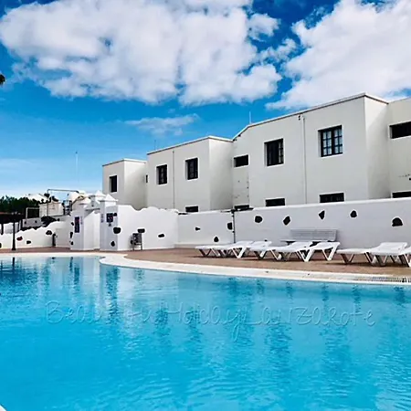 Bellisima 200m From The Ocean With Pool, Wifi Sat-tv